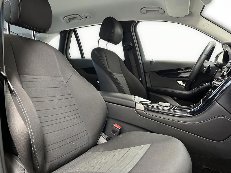 Mercedes-Benz GLC 220d 4MATIC - fotka 16 z 23