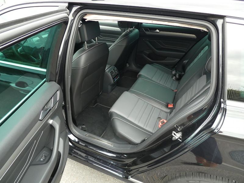 Volkswagen Passat Variant 2,0TSi 140kW R LINE automat - fotka 14 z 15
