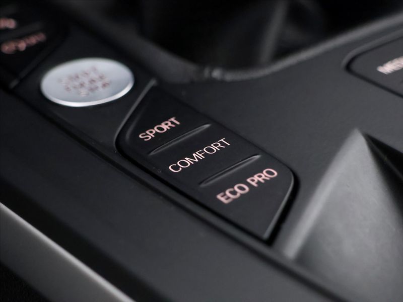 BMW Řada 1 1,5 116d 85kW Aut.klima LED - fotka 29 z 39
