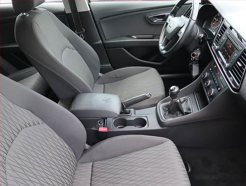Seat Leon (2015) 1.6 TDI, 4X4, Serv.kniha - fotka 9 z 13