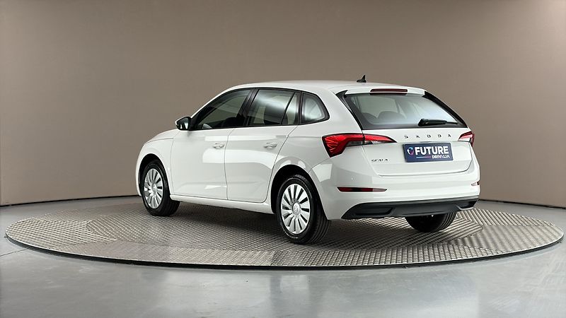 Škoda Scala 1.0 TSI Ambition - fotka 2 z 23