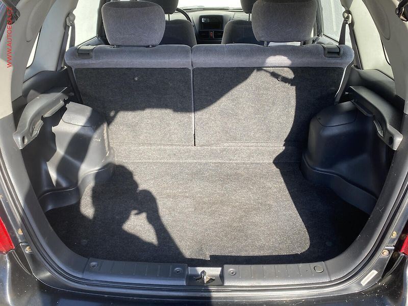 Suzuki Liana (2002) 1.6i 4x4, AC - fotka 7 z 15