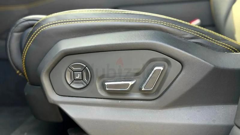 Lamborghini Urus (2020) Vysoce výkonné SUV V8 - fotka 13 z 13