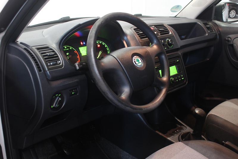 Škoda Fabia (2008) 1.2 44kW Klimatizace - fotka 15 z 29