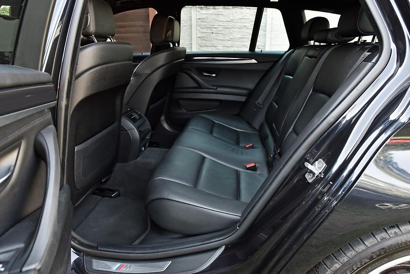 BMW Řada 5 520d M SPORT PAKET, PANORAMA - fotka 36 z 51