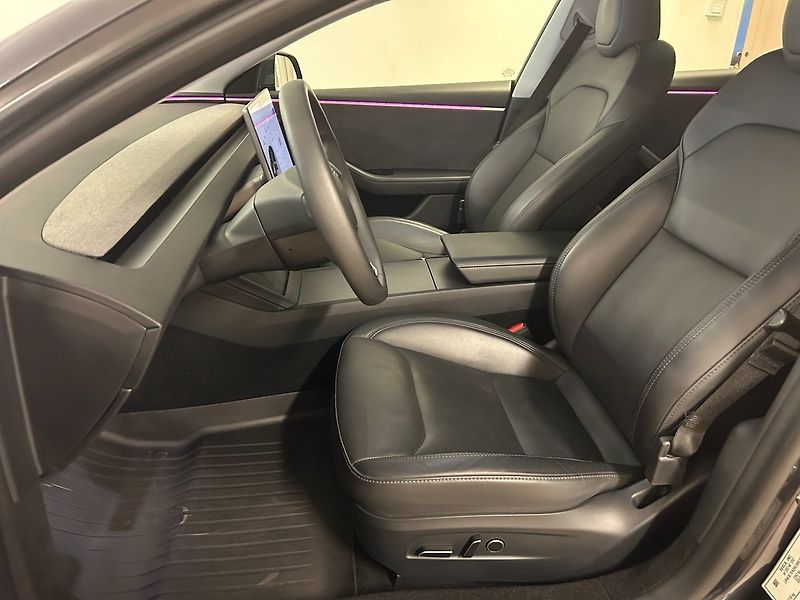 Tesla Model 3 Long Range AWD Highland - fotka 10 z 24