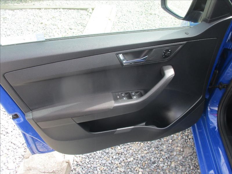 Škoda Fabia 1,0 TSI Black, servis,1.maj,CZ - fotka 19 z 39