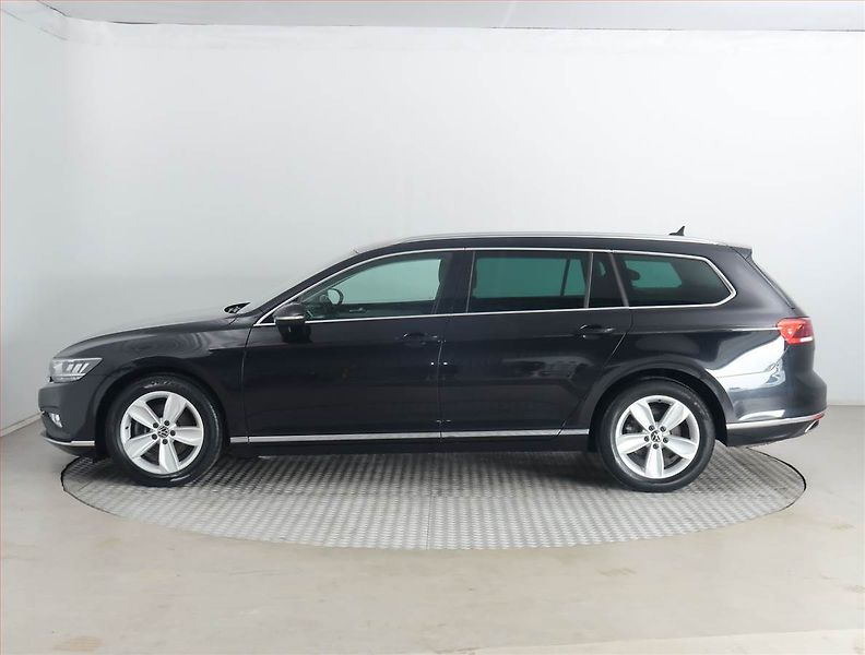 Volkswagen Passat (2021) Elegance 2.0 TDI - fotka 3 z 22