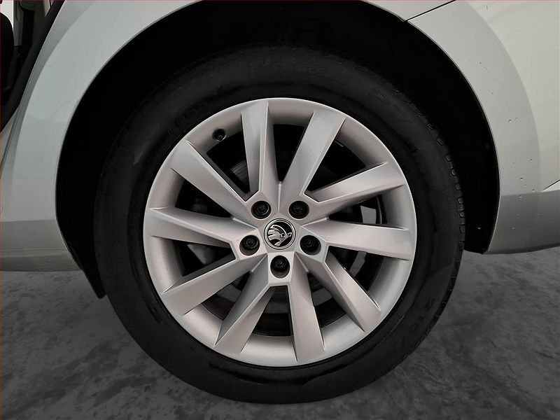 Škoda Superb (2019) 2.0 TDI, Automat, Serv.kniha - fotka 15 z 21