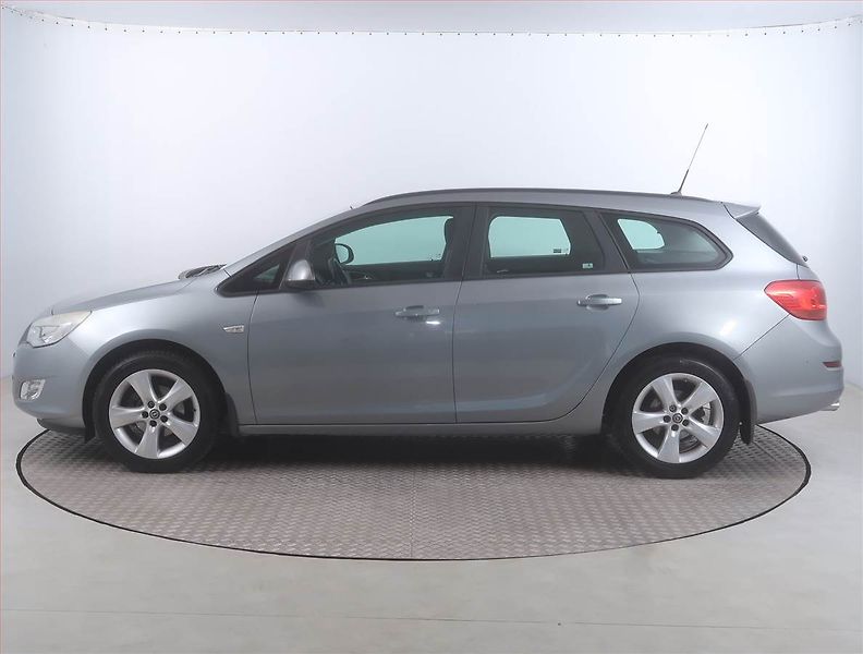 Opel Astra (2011) 1.4 T, po STK, pěkný stav - fotka 3 z 13