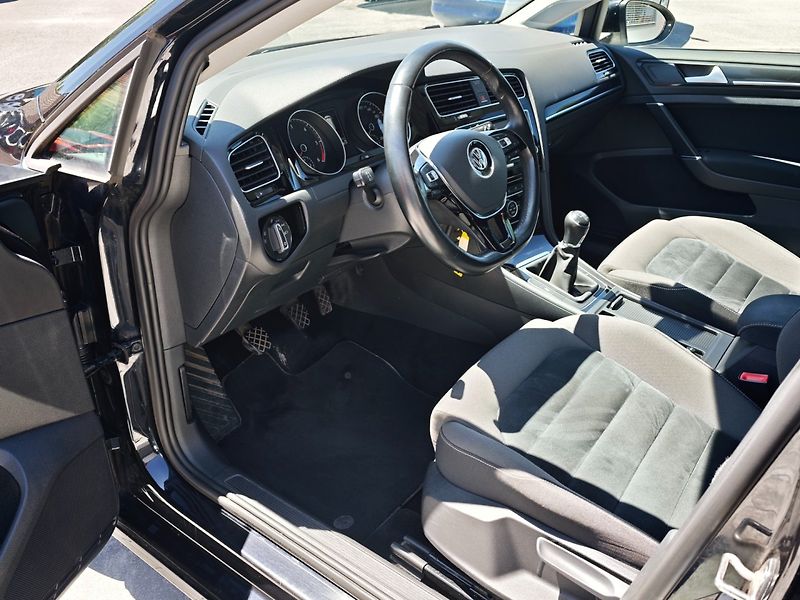Volkswagen Golf (2014) 2,0 TDI 110 KW Highline - fotka 33 z 35