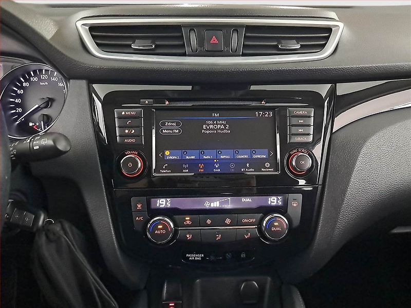Nissan Qashqai (2021) 1.3 DIG-T - fotka 12 z 20