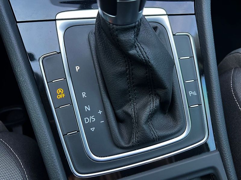 Volkswagen Golf 2.0 TDI-DSG-HIGHLINE - fotka 32 z 45