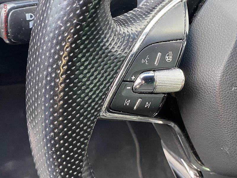 Škoda Superb (2023) 2.0 TSi, ČR, SportLine, DSG - fotka 18 z 21