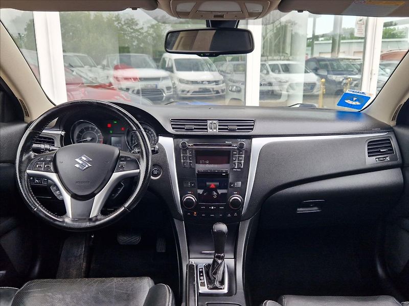 Suzuki Kizashi 2,4 i 4x4 XENON AC ŠÍBR VÝHŘEV - fotka 20 z 37