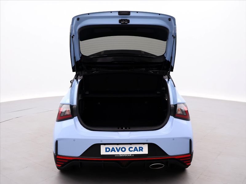 Hyundai i20 1.6 T-GDI 150kW LED CZ Aut.kli - fotka 9 z 32