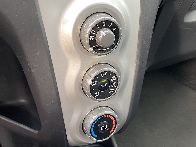 Toyota Yaris 1.3i, ČR, automat, klima - fotka 11 z 13