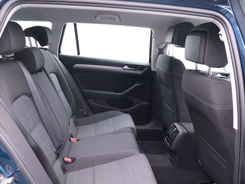 Volkswagen Passat 1,5 TSI 110kW DSG Business DPH - fotka 13 z 33