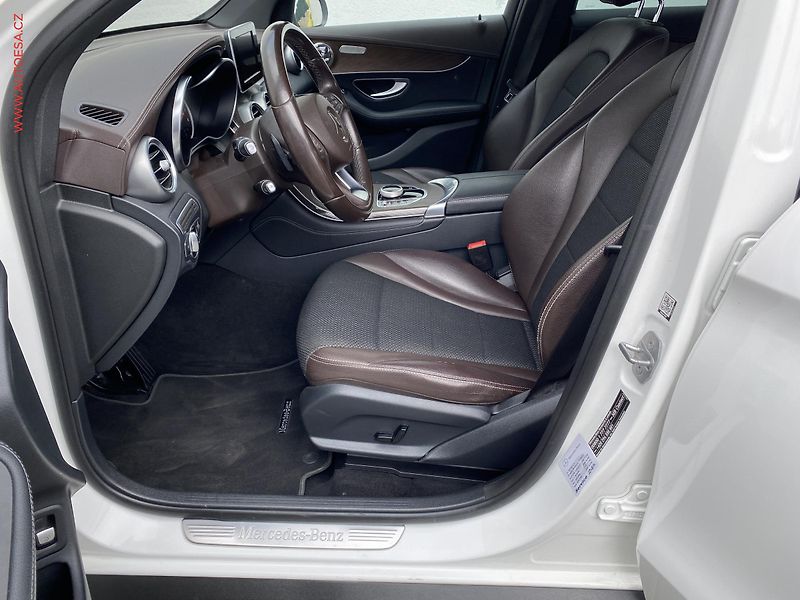 Mercedes-Benz GLC (2016) 2.0T 250 4Matic, ČR, AT, LED - fotka 9 z 19