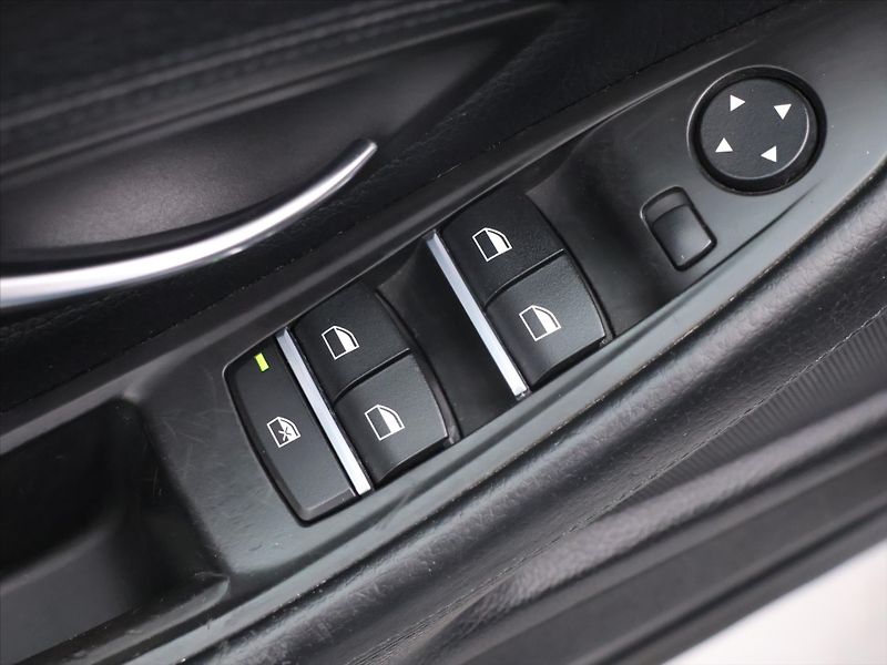 BMW Řada 5 2,0 d 160kW xDrive Aut. CZ - fotka 15 z 38