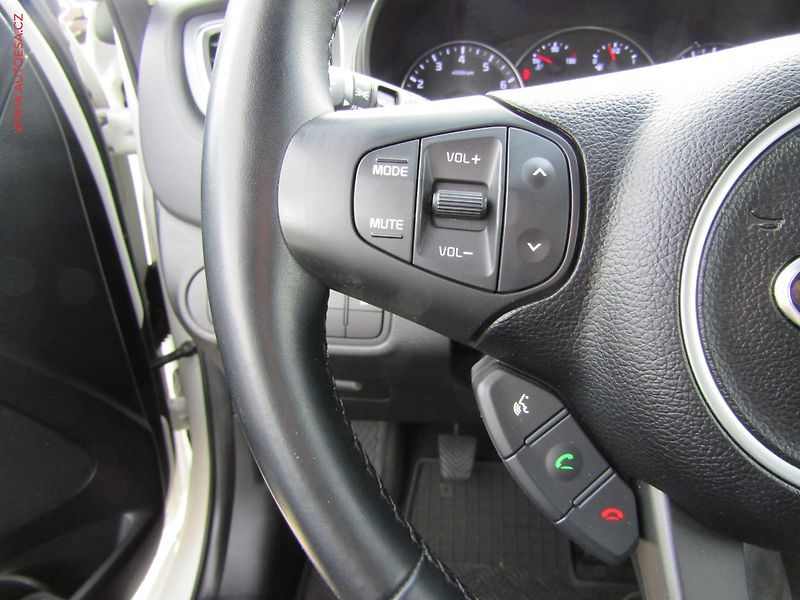 Kia Carens (2017) 1.6i, ČR, servis.kniha, AC - fotka 14 z 20