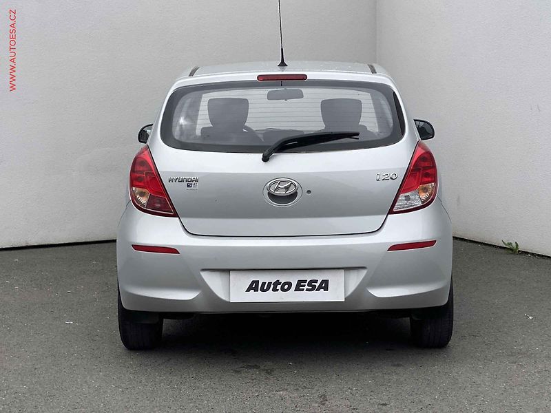 Hyundai i20 (2013) 1.2i, ČR, AC - fotka 5 z 15