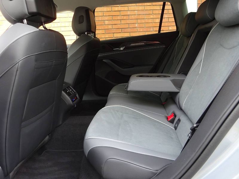 Volkswagen Passat (2024) 1,5 eTSi/ 110kW DSG Business - fotka 13 z 26