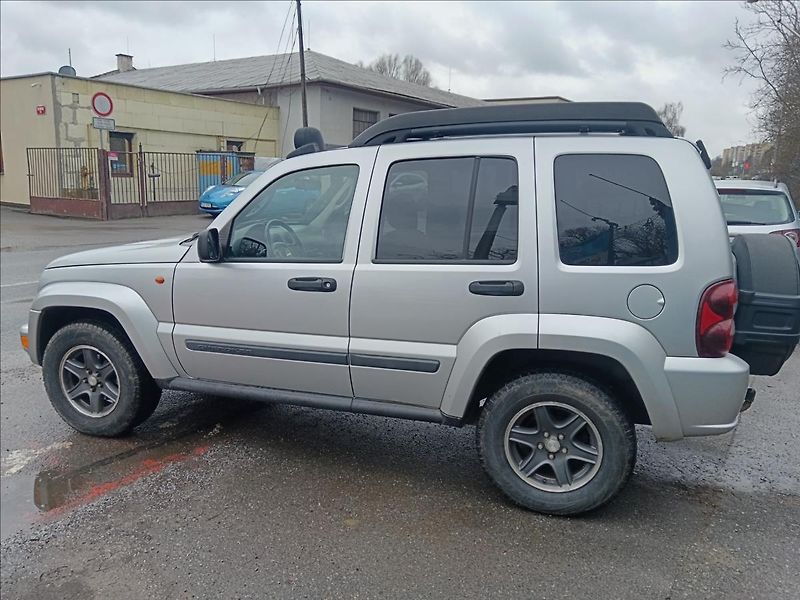 Jeep Cherokee 2,8 CRD - fotka 7 z 20