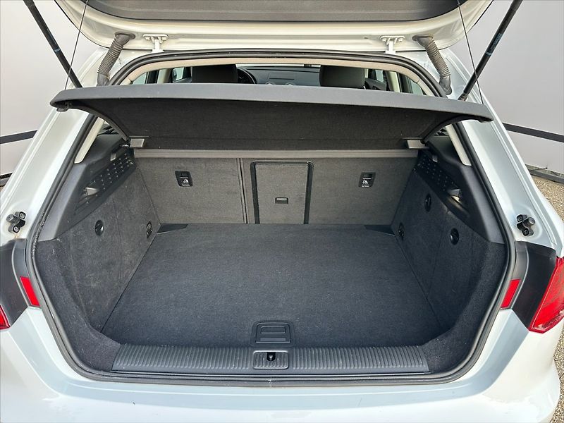Audi A3 1,6 81kW  Sportback - fotka 15 z 45