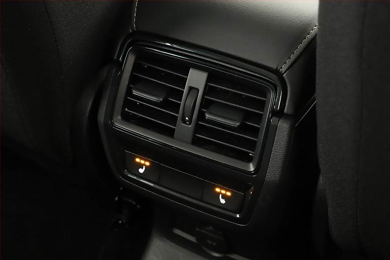 Škoda Karoq (2024) 2.0 TDI, Drive - fotka 16 z 19