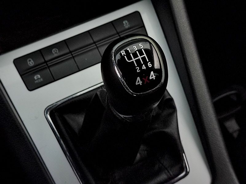 Škoda Octavia (2013) Combi Elegance plus 2,0 Tdi 11 - fotka 23 z 37