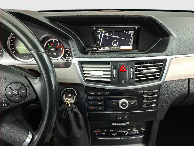 Mercedes-Benz Třídy E (2010) Avantgarde E 220 CDI, Navi - fotka 12 z 19
