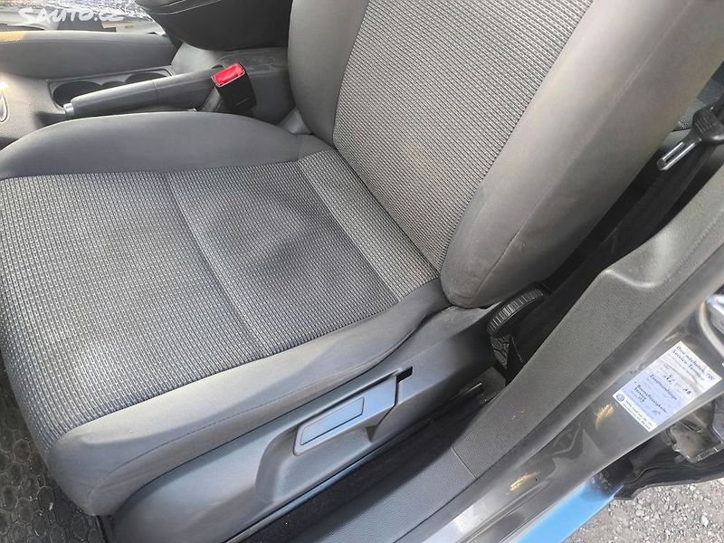 Volkswagen Jetta 1,9TDI BEZ DPF,KRÁSNÁ,220T.KM - fotka 23 z 29