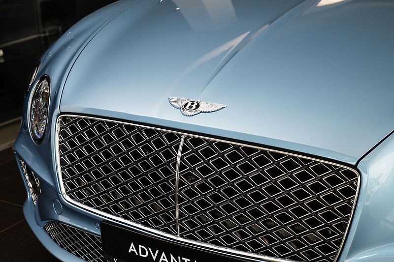 Bentley Continental GTC V8 Mulliner - fotka 23 z 24