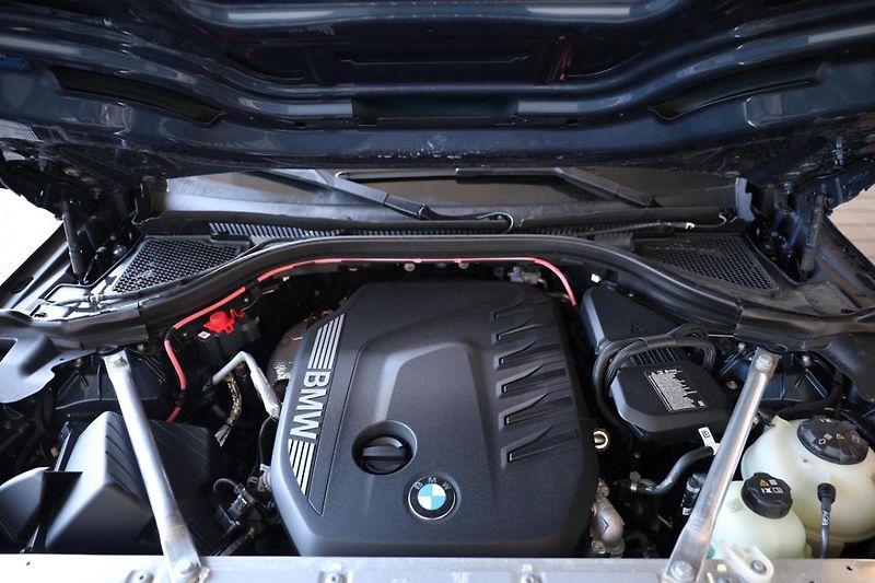 BMW X3 xDrive 40d - fotka 9 z 27