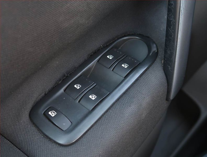 Renault Scénic (2009) 1.6 16V, po STK, rezervace - fotka 14 z 15
