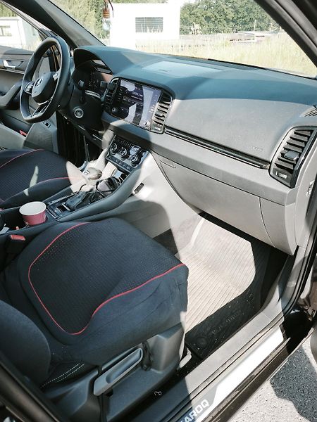 Škoda Karoq (2023) S-line 2.0 TSI 140 kW 4x4 DSG - fotka 15 z 27