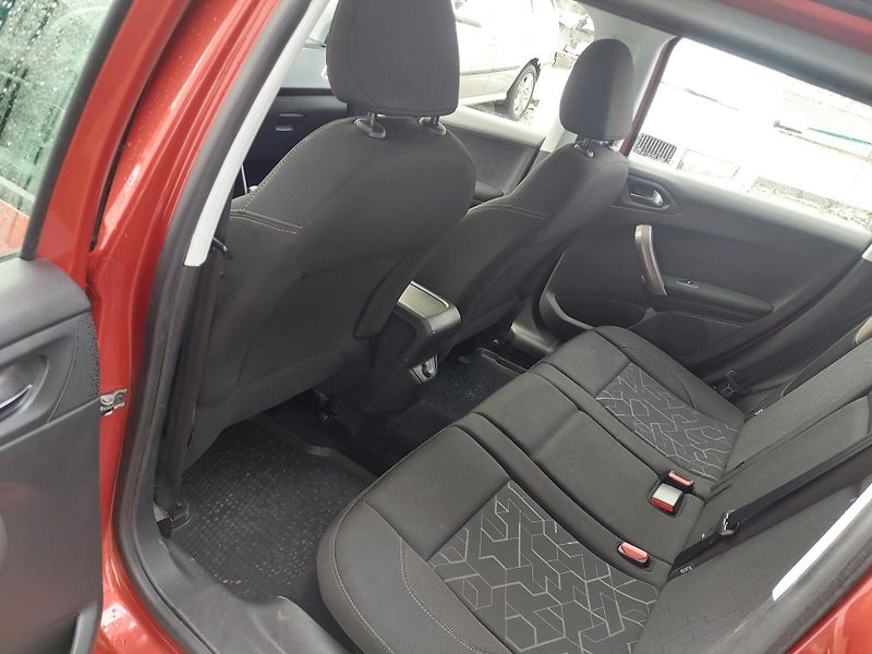 Peugeot 2008 (2015) 1.2-81kW THP - fotka 20 z 38