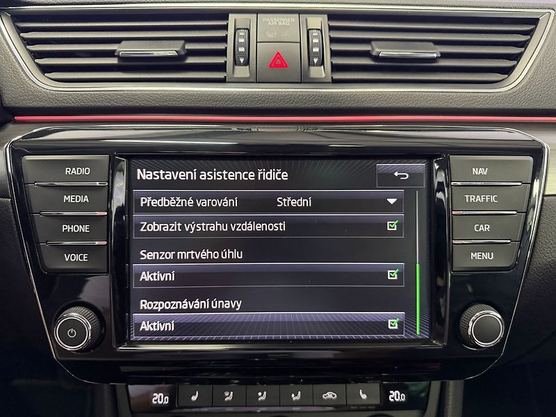 Škoda Superb 2.0TDI DSG 4X4 STYLE, ACC, PAN - fotka 18 z 27