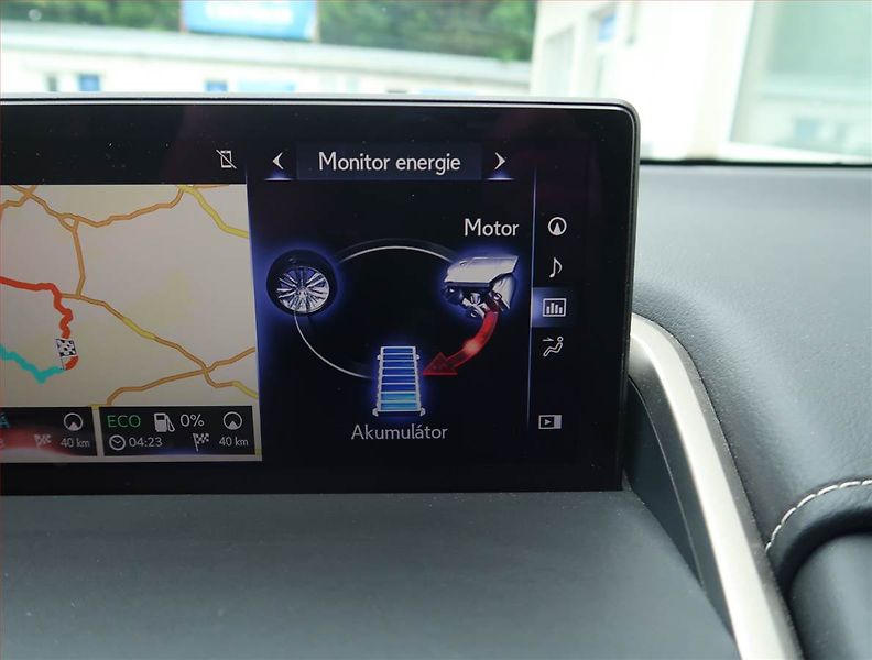 Lexus NX 300h (2021) 300h - fotka 17 z 21