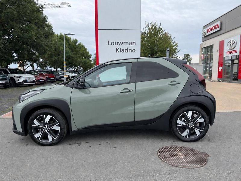 Toyota Aygo 1.5HEV Style Smart - fotka 4 z 4