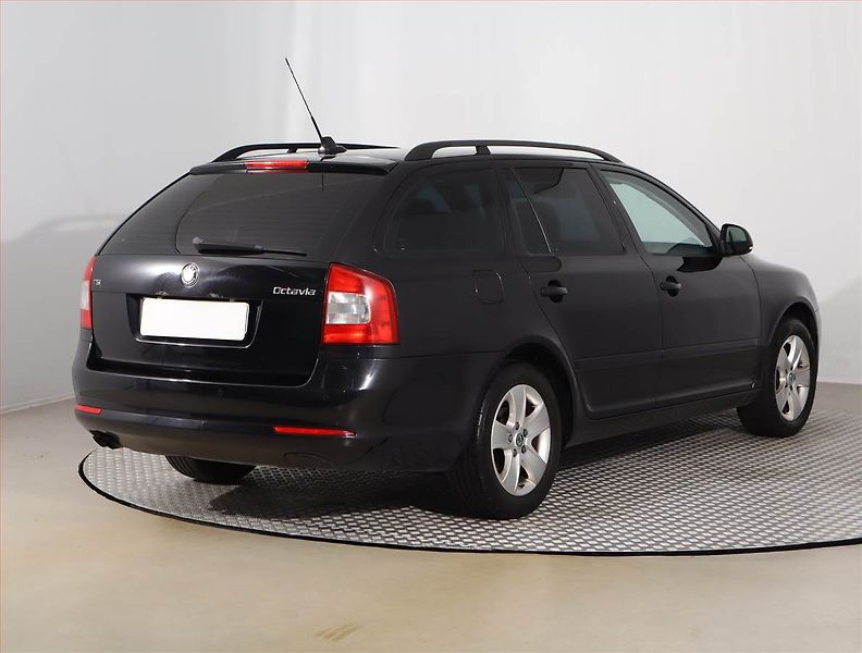 Škoda Octavia (2009) 1.4 TSI, Navi, Tempomat - fotka 5 z 15