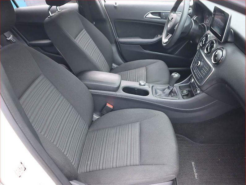 Mercedes-Benz Třídy A (2016) A 180, Serv.kniha - fotka 9 z 16