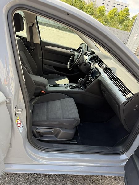 Volkswagen Passat (2022) 1.5 TSI, 110KW, DSG, ACC - fotka 9 z 17