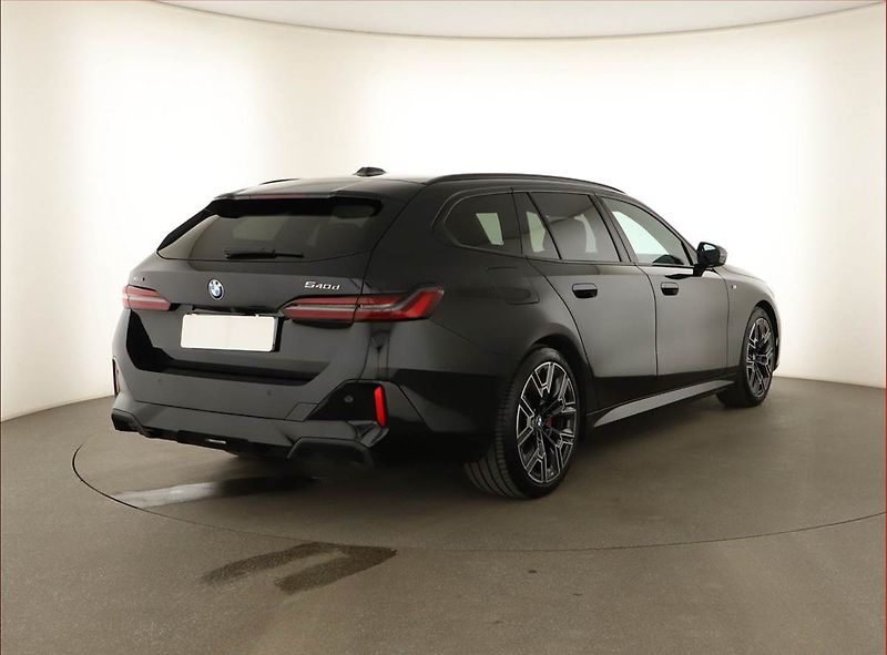 BMW Řada 5 (2025) 540d xDrive - fotka 5 z 22