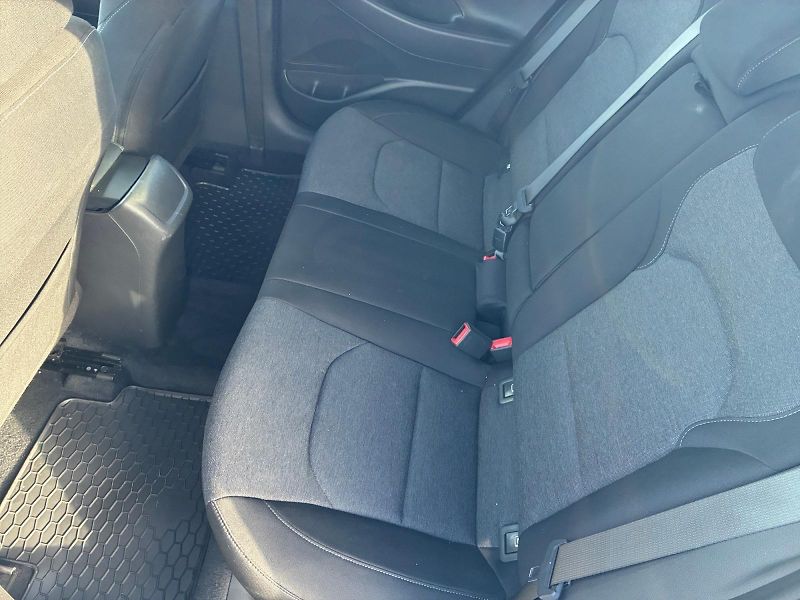 Hyundai i30 (2023) SMART 1.5T-GDI 118kW CZ DPH - fotka 8 z 11