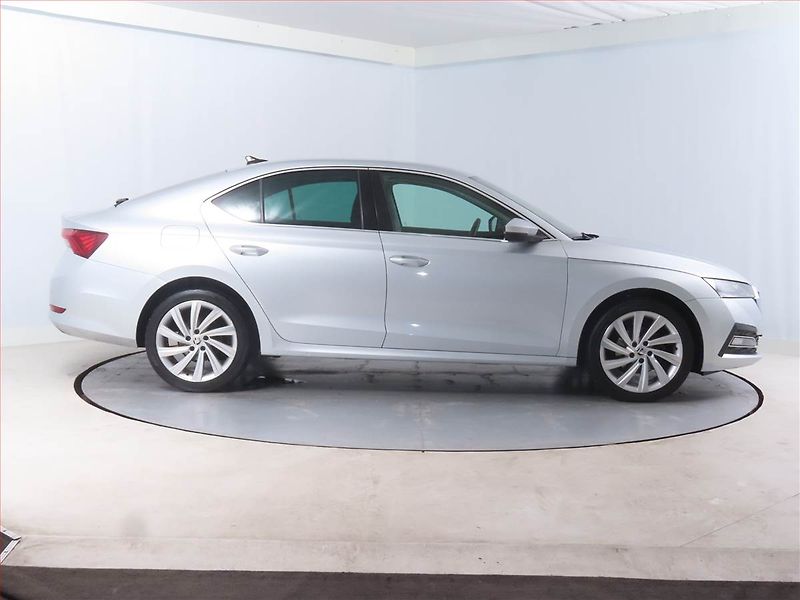 Škoda Octavia (2022) Style Plus 2.0 TDI - fotka 6 z 16