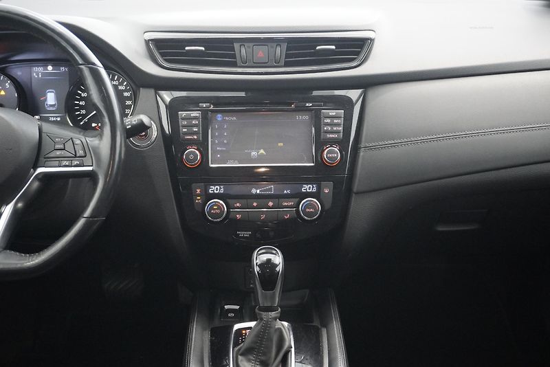 Nissan X-Trail  DIG-T 1,3i TEKNA  AUTOMAT - fotka 24 z 32