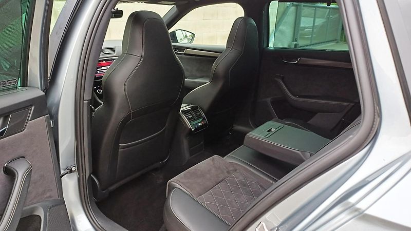 Škoda Superb 2.0TDI 140kW 4x4-WEBA-PANO-DPH - fotka 10 z 49