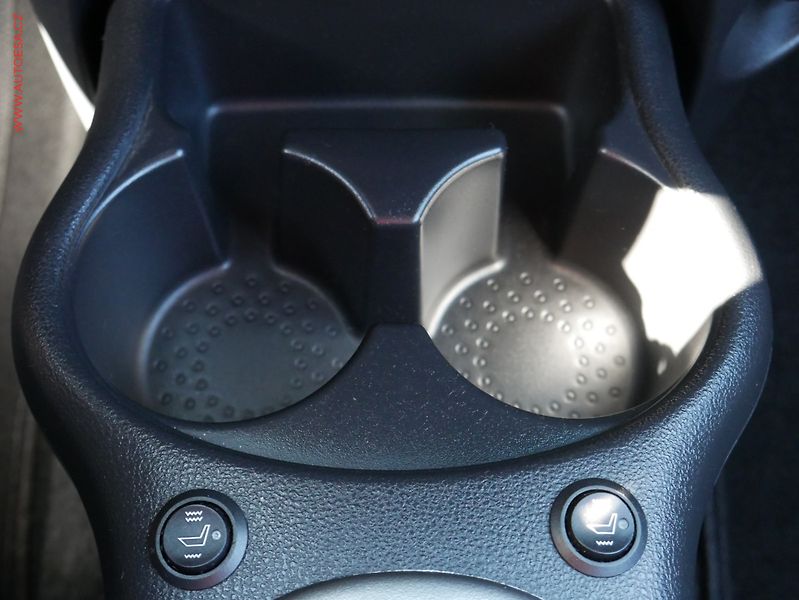 Nissan Micra (2016) 1.2i, ČR, servis.kniha, AC - fotka 14 z 19